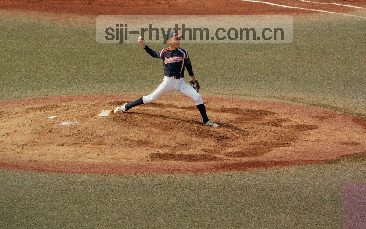 显示器上显示抽象等宽数据表格，旁边摊开手写记录纸